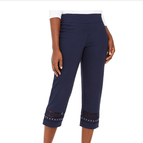 JM Collection Pants - 💜NWT Women crochet- trim studded Capris